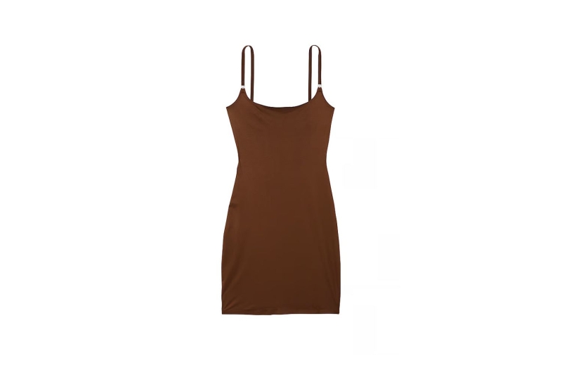 Discover the 15 best slip dresses for every occasion, combining style, comfort, and elegance, as recommended by fashion experts. From casual ones to wear under your clothes to those that can be chic evening looks, find your perfect slip.