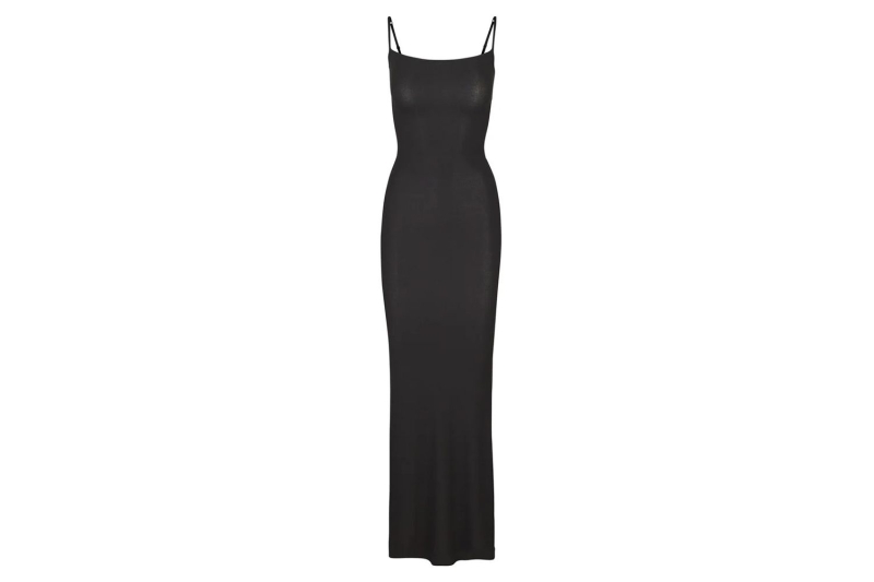 Discover the 15 best slip dresses for every occasion, combining style, comfort, and elegance, as recommended by fashion experts. From casual ones to wear under your clothes to those that can be chic evening looks, find your perfect slip.