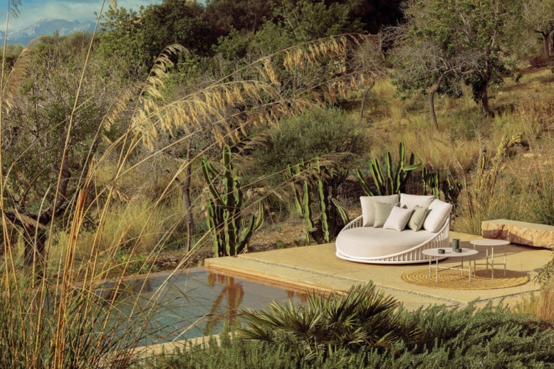 9 Airy Furnishings Designed for the Outdoors