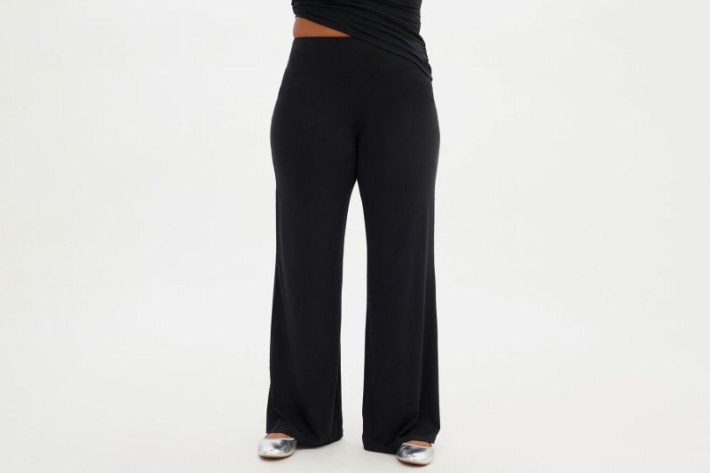 A fashion editor tested Girlfriend Collective’s JerseyLounge Straight-Leg Pants and says they’re soft, flattering, and versatile. Shop more elevated loungewear from the brand that makes Oprah’s favorite leggings.