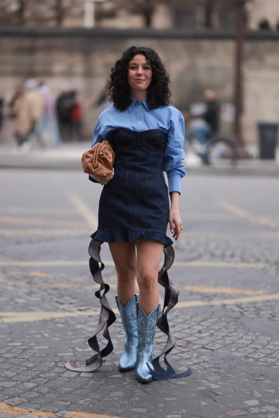 If you're wondering how to style a denim dress, you're in luck. From outerwear to complementary accessories, check out 17 denim dress outfits, here.