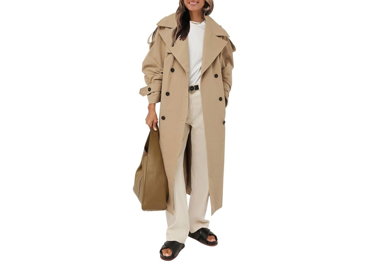 Look of the Day for September 9, 2024 features Brooke Shields in a oversized khaki-colored trench coat and knee-high black boots while at Tommy Hilfiger’s summer 2025 fashion show in New York City.