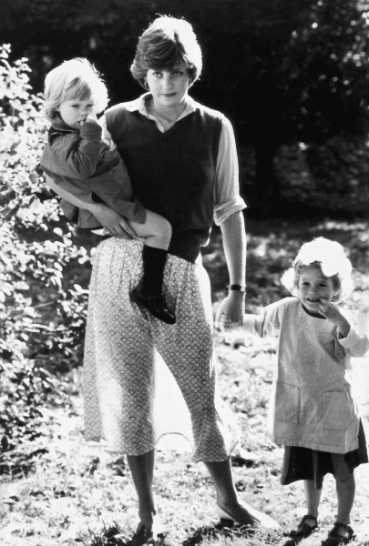 Princess Diana was embarrassed by the photo of her in a sheer skirt that was taken by her on September 17, 1980, a new report revealed.