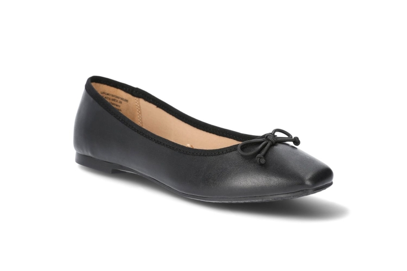 Time and Tru’s Knit Ballet Flats are $15 at Walmart and look like Meghan Markle’s Rothy’s The Point flats. The comfortable, pointed-toe flats are one shopping writer’s go-to for long days thanks to their cushioned sole, flexible fit, and small heel.