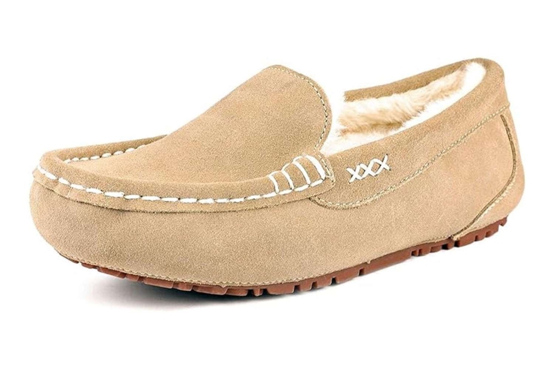 Amazon is overflowing with comfy slipper options ahead of October Prime Day, including indoor-outdoor slippers or fuzzy memory foam slip-ons. We’ve rounded up the eight best pairs on sale, starting at $10.