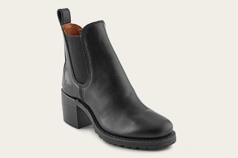 I recently splurged on a pair of Chelsea boots that are an essential for this time of year. Shop the Barbour boots I recently bought, plus other options from Nordstrom, Frye, Blundstone, and more.