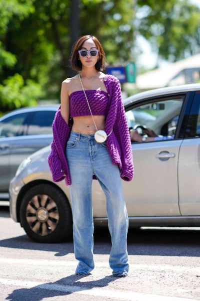 Knowing what to wear in 70 degree weather can get tricky. Check out 15 outfit ideas that are perfect for shoulder season and transitional days, here.