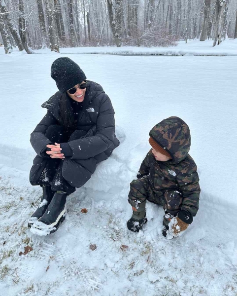 Demi Moore and her granddaughter Lou wore coordinating North Face jackets for a fun-filled day in the snow.