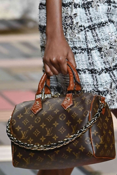 Don’t discount the importance of rethinking your handbag collection this winter. Take a look at five winter handbag trends worth taking note of this season.