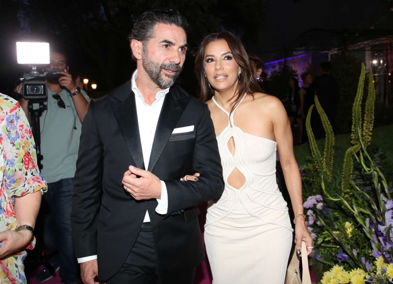 Eva Longoria wore an all-white look complete with open-toed shoes and a winter coat. See her coastal grandma meets 'The Holiday' outfit, here.