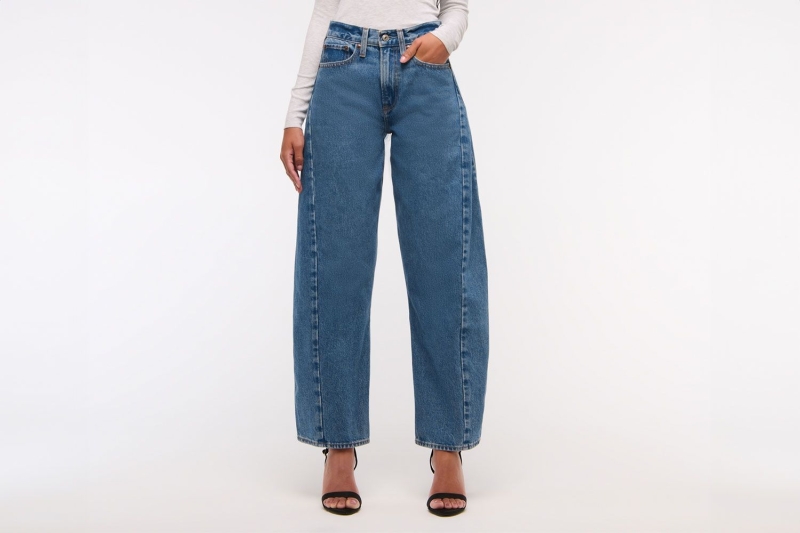 Jennifer Lopez wore Free People’s We the Free Good Luck mid-rise barrel jeans. Shop her $98 style, as well as 10 more barrel-leg jeans from Madewell, Mother, Amazon, Nordstrom, and more.