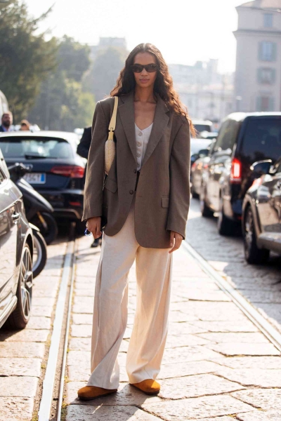 Not sure what shoes to wear with wide-leg pants? We did the outfit research for you and found the best types of shoes to wear with the trending silhouette, here.