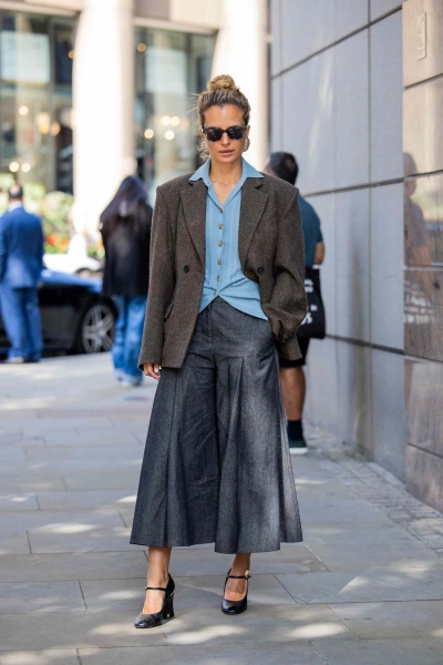 Not sure what shoes to wear with wide-leg pants? We did the outfit research for you and found the best types of shoes to wear with the trending silhouette, here.