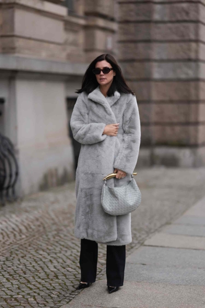 The cooler months are the perfect time to embrace neutral colors and none are quite as chic as gray hues. Ahead, we list 7 gray outfit ideas that are winter ready.