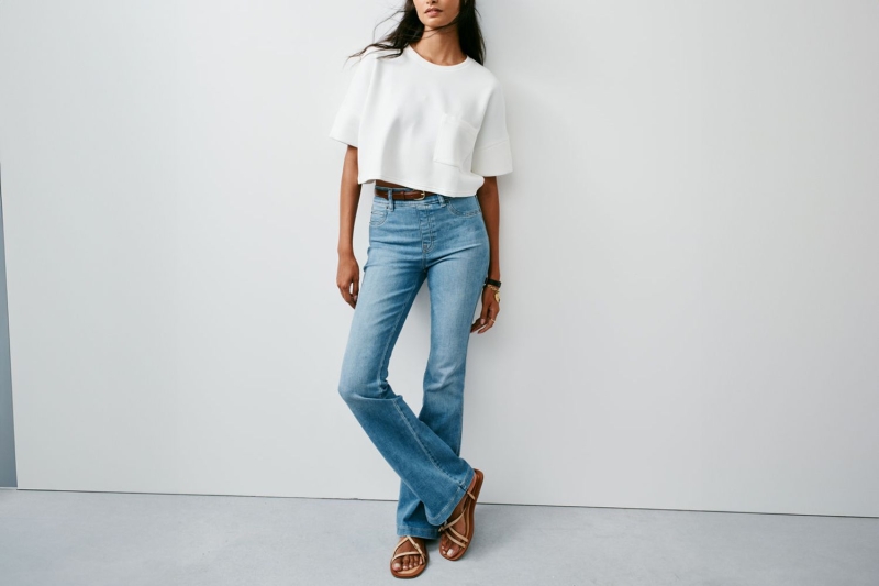 Cindy Crawford stepped out in leg-elongating flare jeans Jennifer Lopez, Victoria Beckham, and Drew Barrymore are also fans of. I found eight lookalikes of the flattering denim style at Amazon, Nordstrom, and J.Crew, starting at just $41.