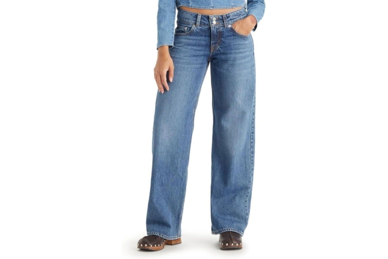 Sofia Vergara recently wore baggy jeans, a denim style that Katie Holmes, Rihanna, and Brooke Shields have also worn. An InStyle writer found several similar pairs of baggy jeans from Levi’s, Sidefeel, and more, starting at just $40 on Amazon.