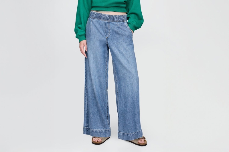 Sweatpant jeans from brands like Rag & Bone and Gap have been taking the internet by storm. They're selling out everywhere, but I found styles still in stock from Spanx, Good American, and more so you can try one of 2025’s biggest denim trends.