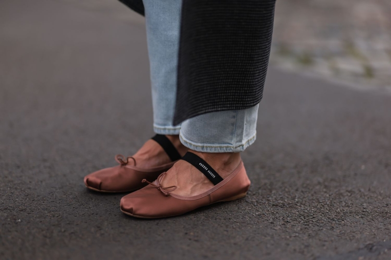 Think of these shoes as the workhorse of your closet; they compliment your looks without taking over. Ahead you’ll find six styles of shoes that you can wear every day that still lend lasting fashion to your wardrobe.