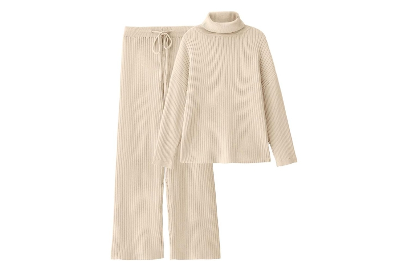 Oprah wore the knit lounge set that Martha Stewart has relied on through winter 2025. Shop similar matching sets for travel, including co-ords from Anrabess, Ekouaer, and more for under $50.