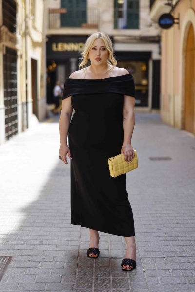 After some plus size summer outfit inspo? From breezy dresses to breathable linen pants, we're rounding up 9 of our favorite looks, here.