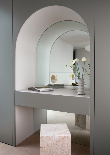 Reflective Surfaces Add Intrigue To A Fashionable Dublin Home