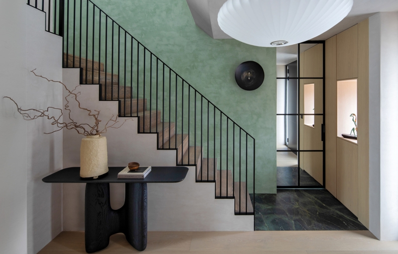 Reflective Surfaces Add Intrigue To A Fashionable Dublin Home